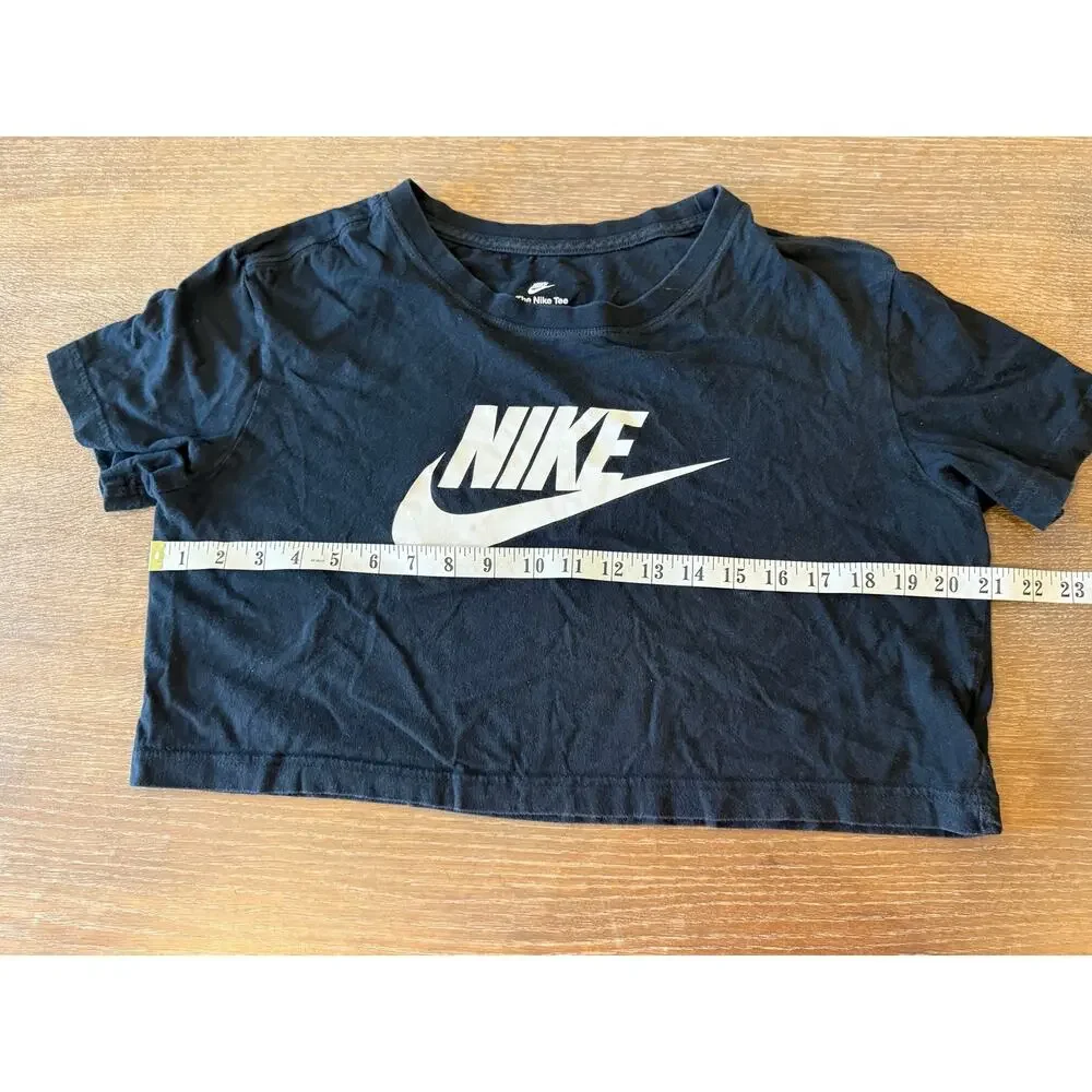 NIKE Loose Fit Cropped Tee T-Shirt Top Woman size S athleisure Workout